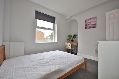 4 bedroom terraced house to rent, Alfreton Road Nottingham