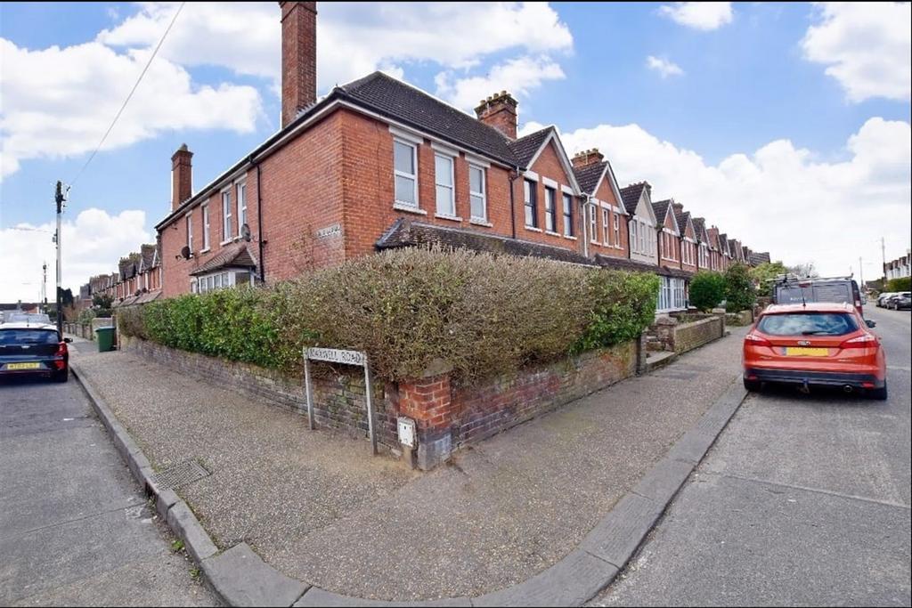 East Ham Road, Littlehampton, BN17 5 bed end of terrace house to rent