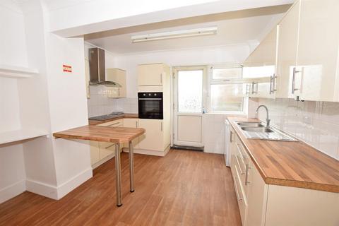 5 bedroom end of terrace house to rent, East Ham Road, Littlehampton, BN17