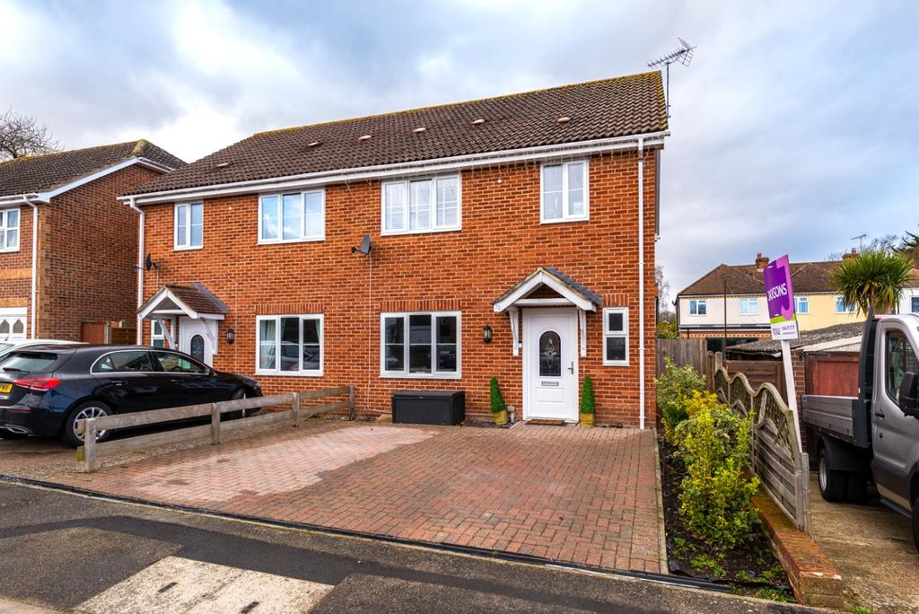 Tanker Hill, Rainham, 3 bed semidetached house £375,000