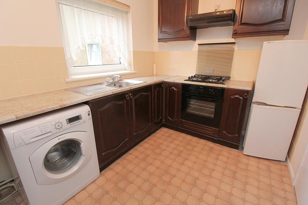 Hasler Road Poole 2 Bed Ground Floor Flat £950 Pcm £219 Pw