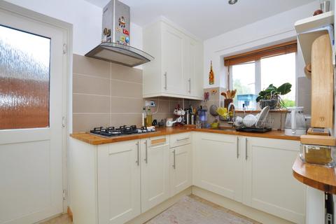 43 Foxburrows Avenue, Guildford, GU2 8HU