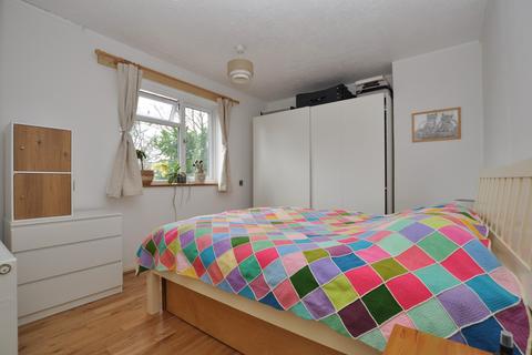 43 Foxburrows Avenue, Guildford, GU2 8HU