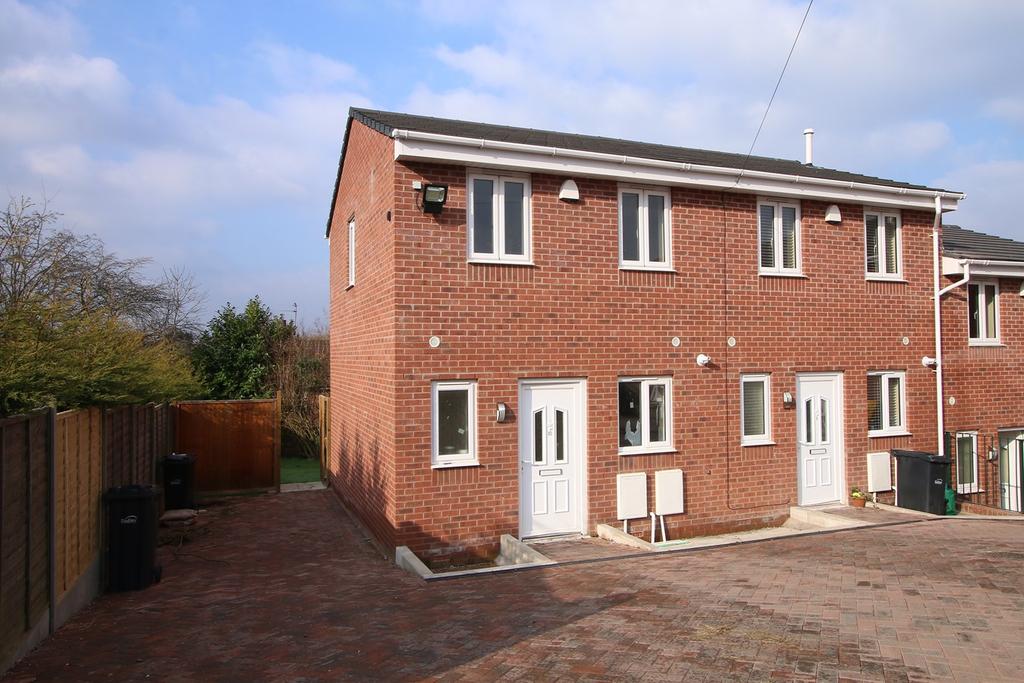 Budnam Brook Court, Brierley Hill, DY5 2 bed end of terrace house £