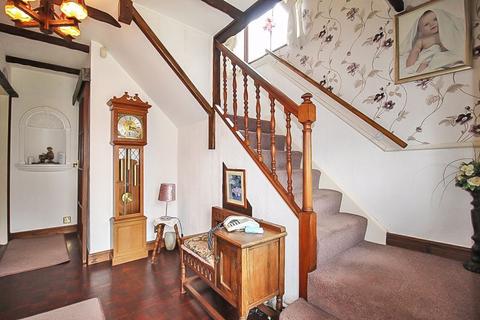 16 Greenfield View, Dudley, DY3 3NG