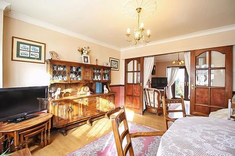 16 Greenfield View, Dudley, DY3 3NG