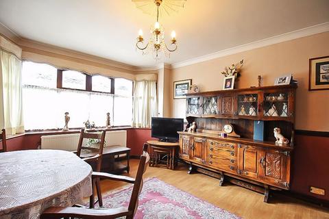 16 Greenfield View, Dudley, DY3 3NG