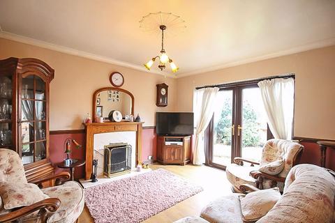 16 Greenfield View, Dudley, DY3 3NG