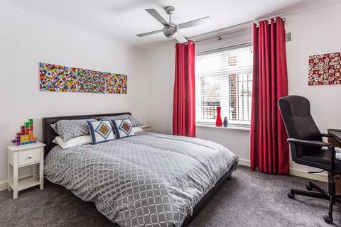 Flat 5, Royal Swan Quarter Leret Way, Leatherhead, KT22 7JL