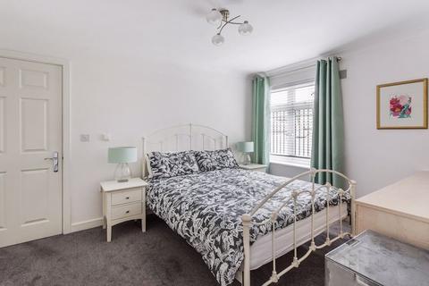 Flat 5, Royal Swan Quarter Leret Way, Leatherhead, KT22 7JL