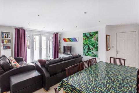 Flat 5, Royal Swan Quarter Leret Way, Leatherhead, KT22 7JL