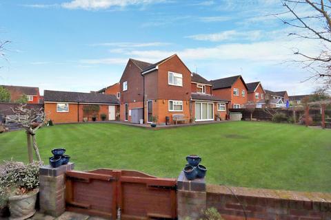 28 Blakeney Drive, Luton, LU2 7AL