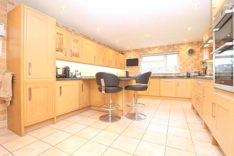 28 Blakeney Drive, Luton, LU2 7AL