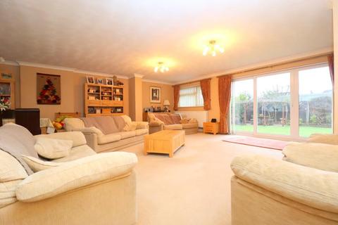 28 Blakeney Drive, Luton, LU2 7AL