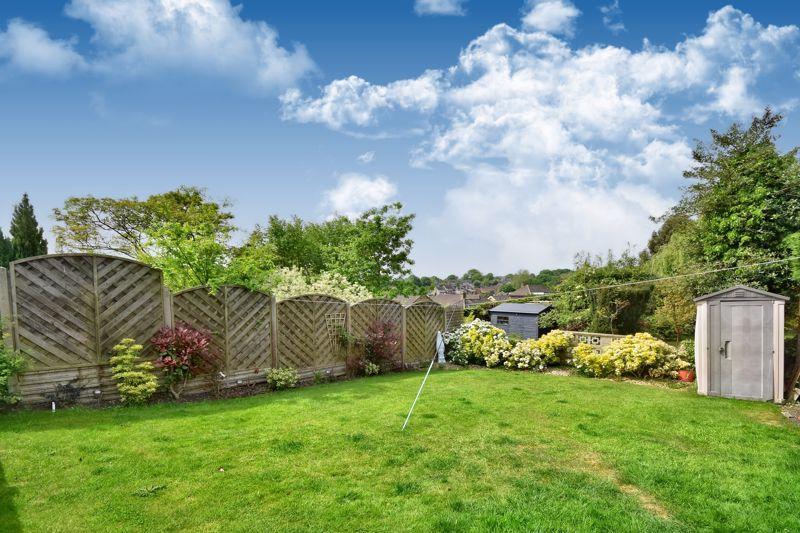 Wings Road, Farnham 3 bed detached house £625,000