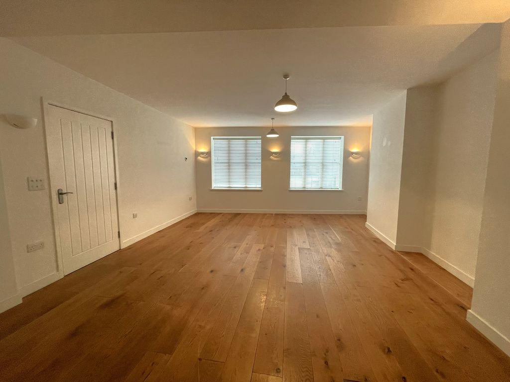 Lounge / Dining
