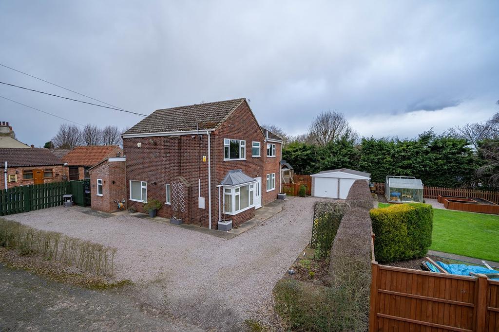 Main Road, Algarkirk, Boston, PE20 3 bed detached house £325,000