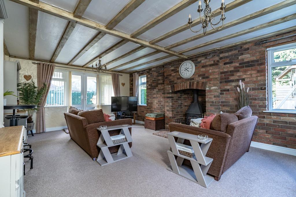 Main Road, Algarkirk, Boston, PE20 3 bed detached house £325,000