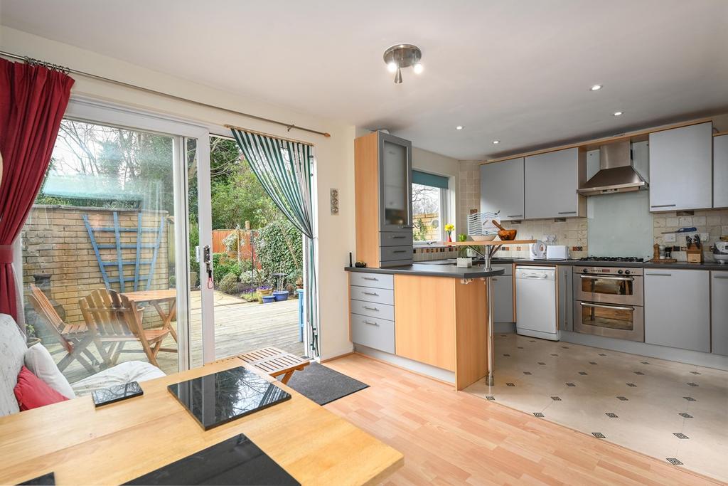 Holme Chase, Weybridge, KT13 3 bed terraced house £585,000