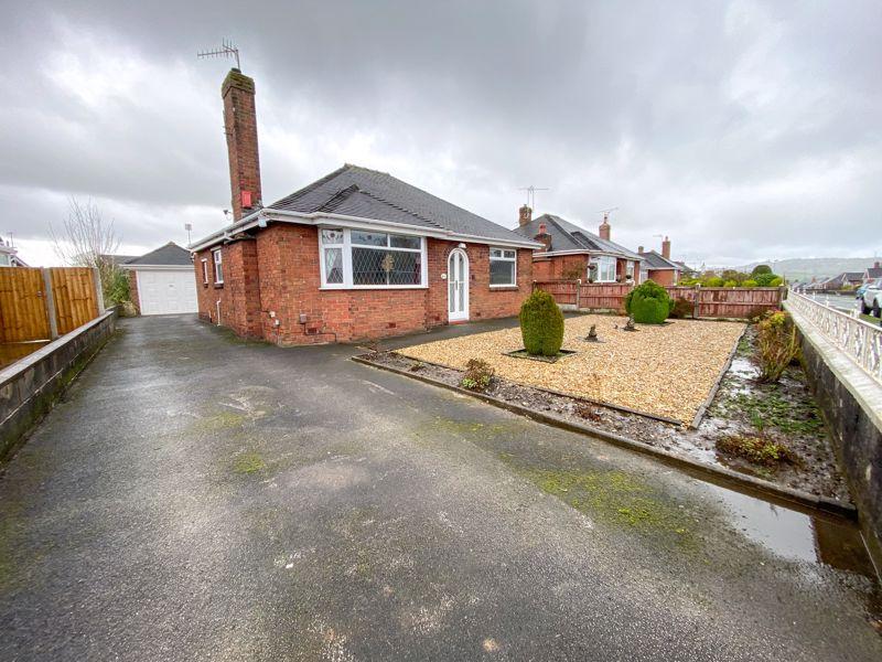 Conway Road, Knypersley, ST8 7AW 2 bed detached bungalow £240,000