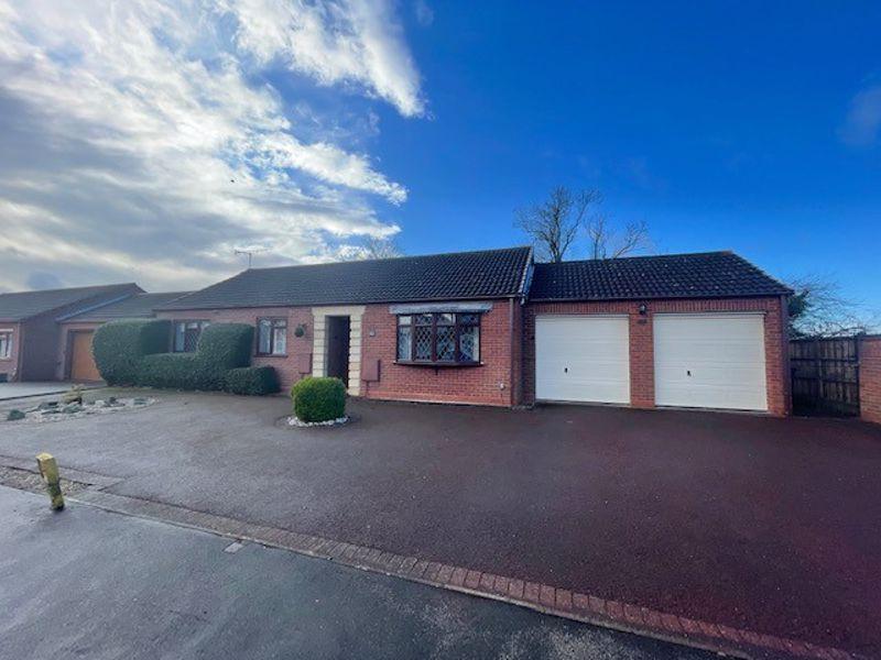 Leyland Road, Bulkington 2 bed detached bungalow £1,000 pcm (£231 pw)