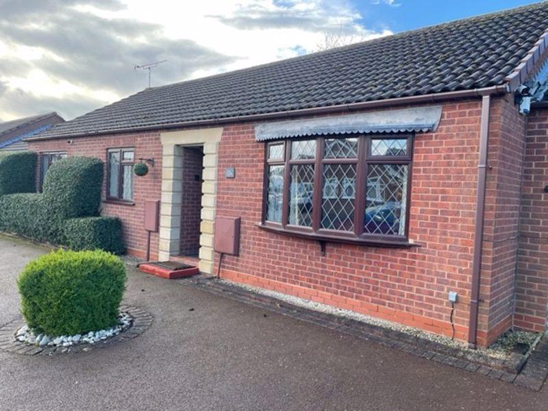 Leyland Road, Bulkington 2 bed detached bungalow £1,000 pcm (£231 pw)