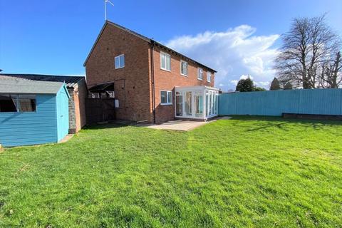 4 bedroom semi-detached house to rent, Orchard Close, Hereford