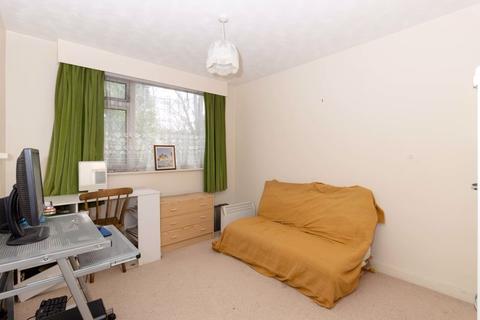29 Chatsmore Crescent, Goring By Sea, Worthing, BN12 5AA