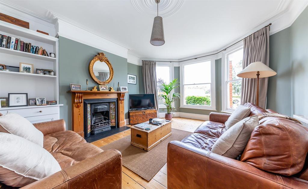 Albert Road, N22 7AQ 2 bed flat £1,850 pcm (£427 pw)