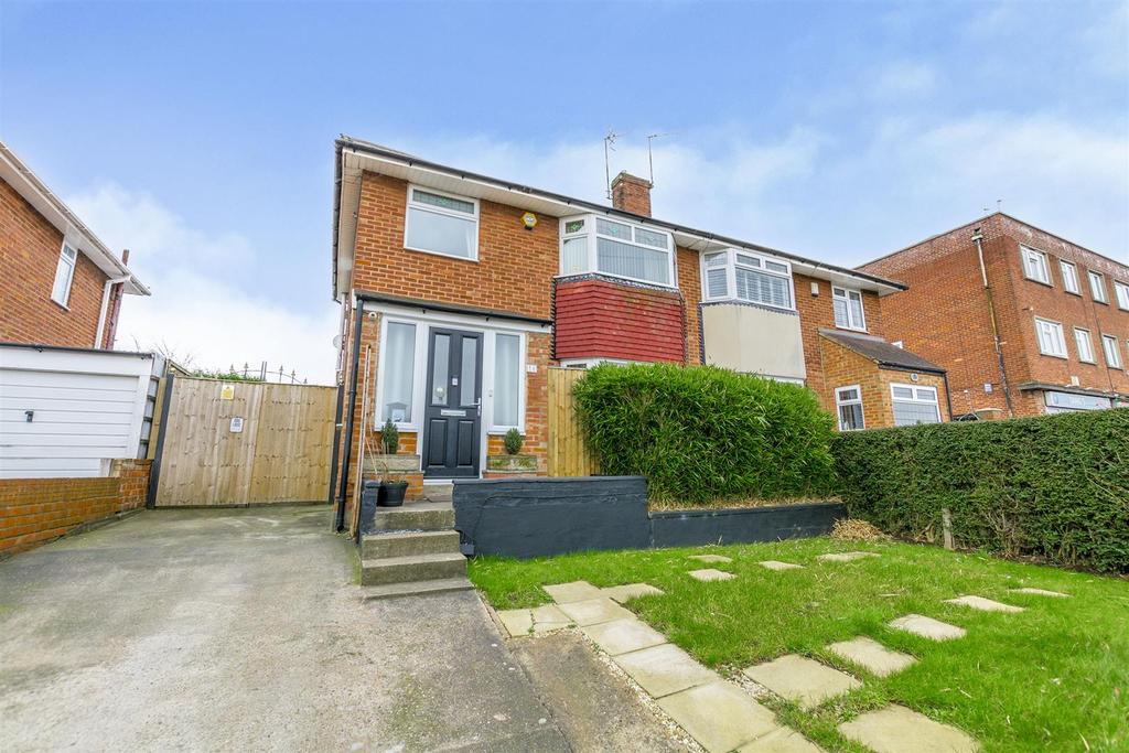 Rolleston Drive, Arnold 3 bed semidetached house for sale £240,000
