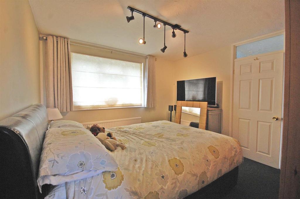 Bedroom 1b.jpg