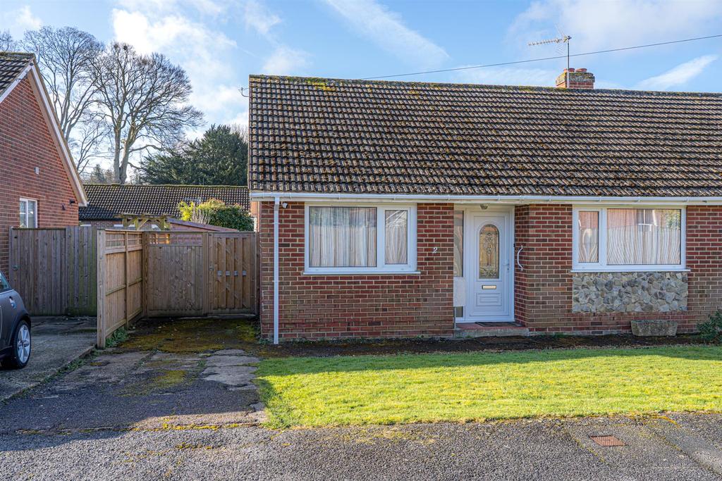 Oxenden Way, Barham, Canterbury 2 bed semidetached bungalow £995 pcm