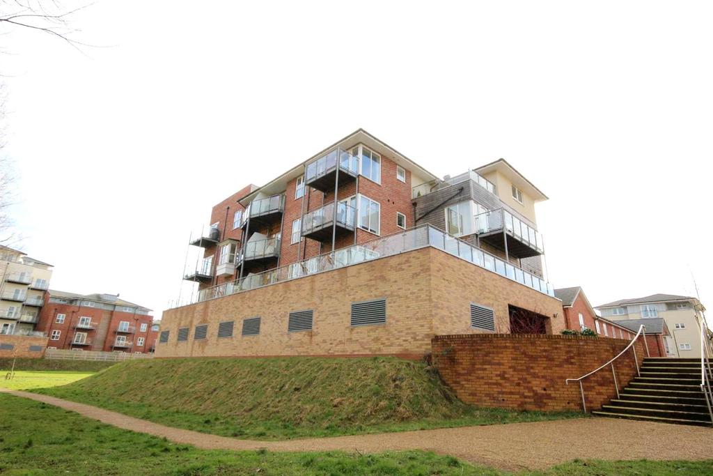 Andrews Close, Warwick 2 bed apartment £1,200 pcm (£277 pw)