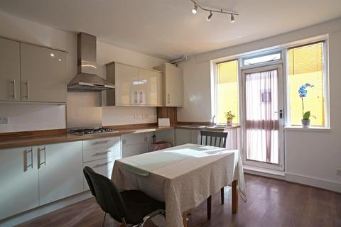 103a Station Road, Chingford, London, E4 7BU
