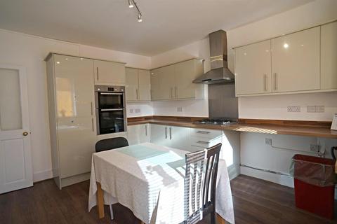 103a Station Road, Chingford, London, E4 7BU