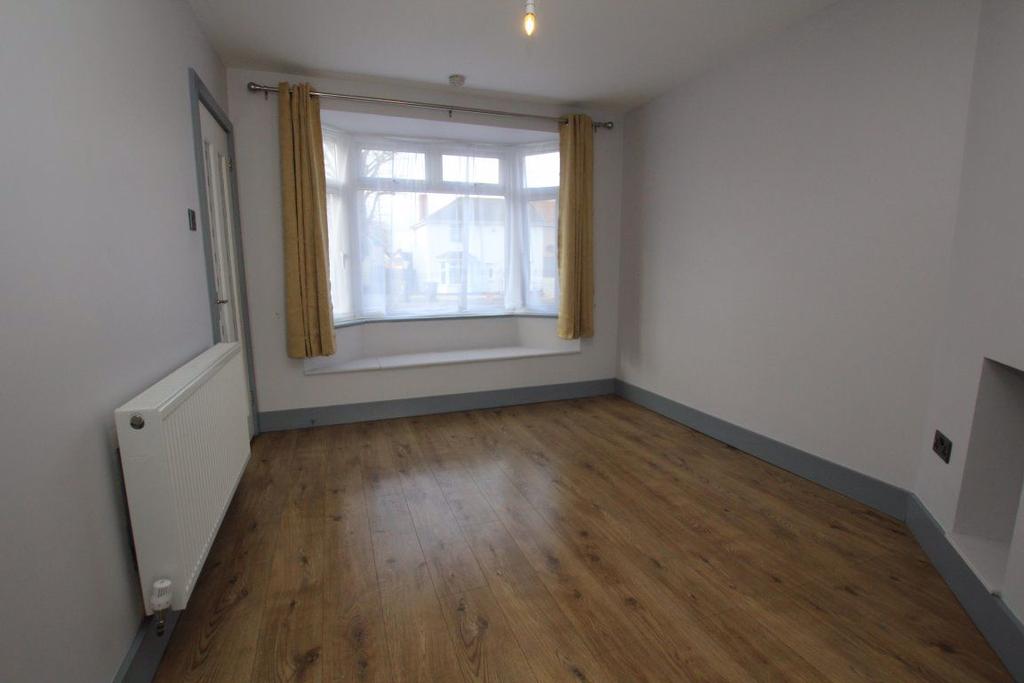 Pinehurst Road, Swindon 3 bed house £1,200 pcm (£277 pw)