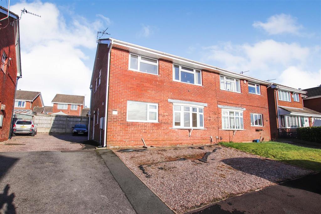 Holly Drive, Werrington, StokeOnTrent 2 bed apartment £575 pcm (£