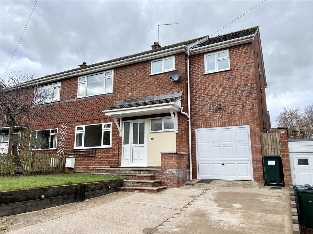 Broadlands Drive, Malvern 4 bed semidetached house £325,000