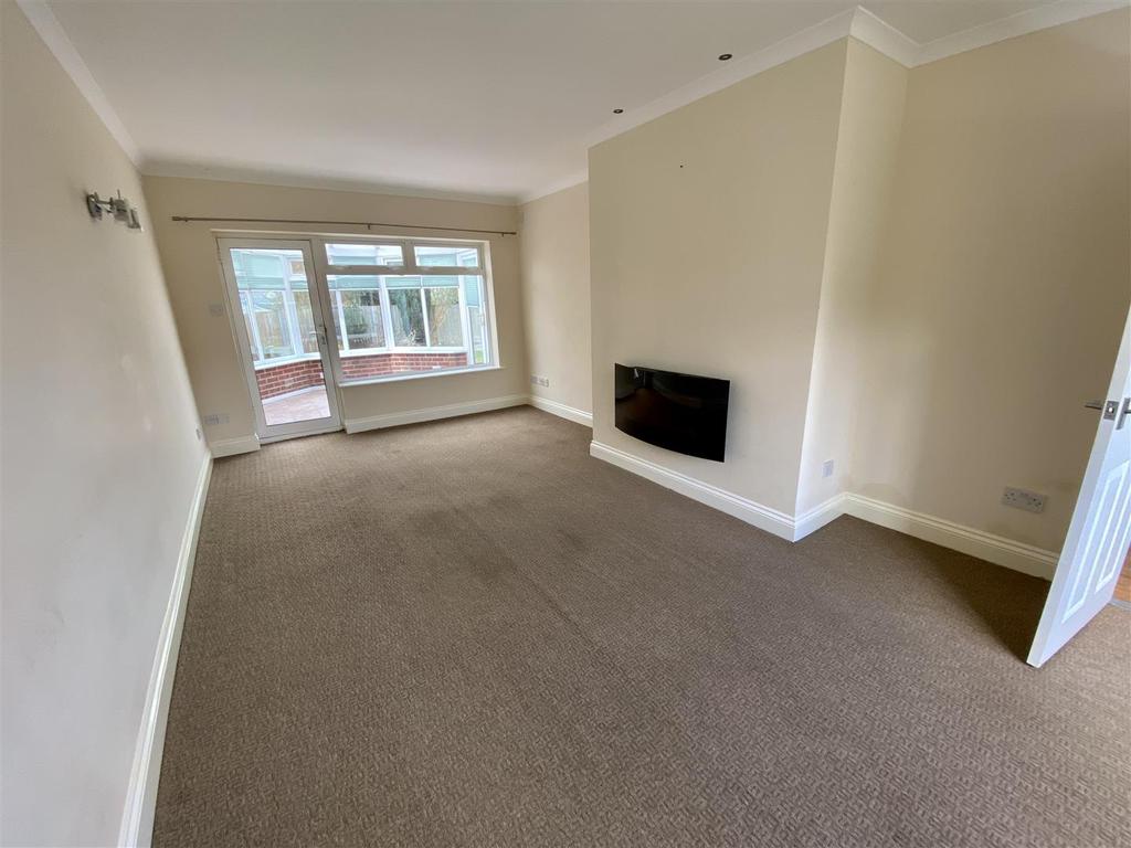 Broadlands Drive, Malvern 4 bed semidetached house £325,000
