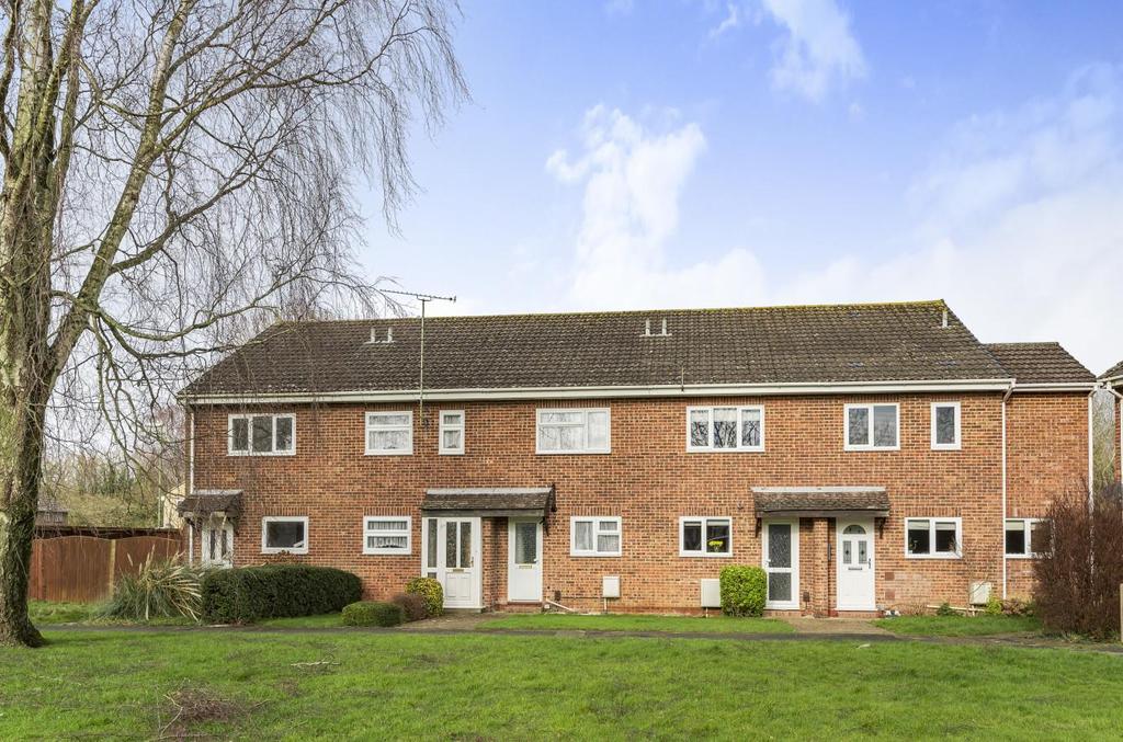 Ainsley Gardens, Boyatt Wood, Eastleigh 3 bed terraced house £300,000