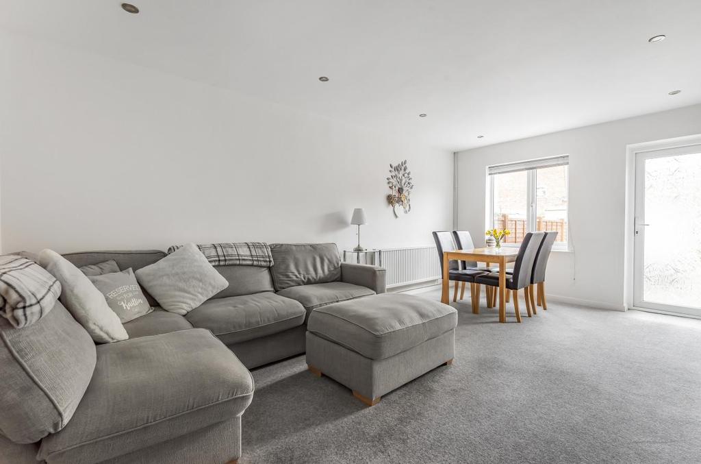 Ainsley Gardens, Boyatt Wood, Eastleigh 3 bed terraced house £300,000