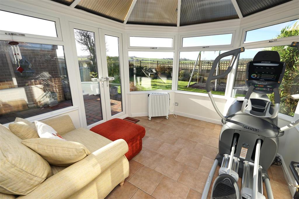 Eskdale Avenue, Blackrod, Bolton 3 bed semidetached bungalow £300,000