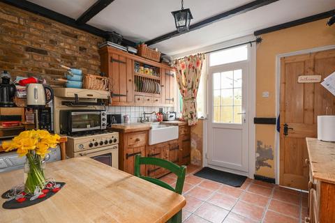 21 Draycot Road, Surbiton, KT6 7BL