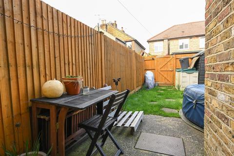 21 Draycot Road, Surbiton, KT6 7BL