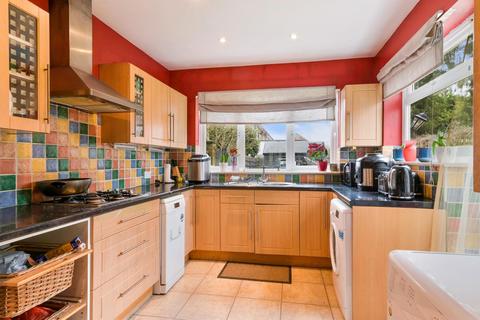 6 Hatch Gardens, Tadworth, KT20 5JS