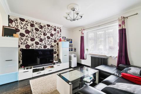 6 Hatch Gardens, Tadworth, KT20 5JS
