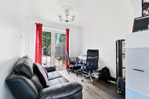 6 Hatch Gardens, Tadworth, KT20 5JS