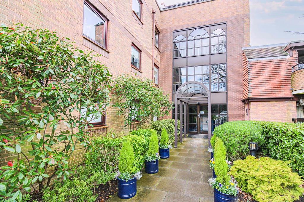 Forest Heights, Buckhurst Hill 2 bed flat £450,000