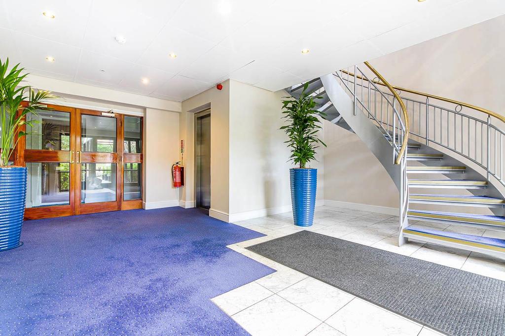 Foyer2.jpg