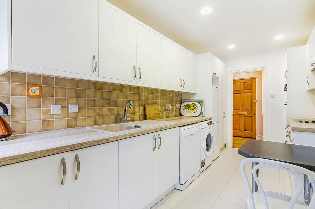 Kitchen2.jpg